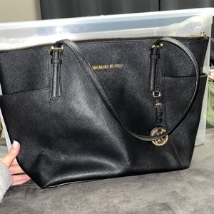 Black Michael kors bag